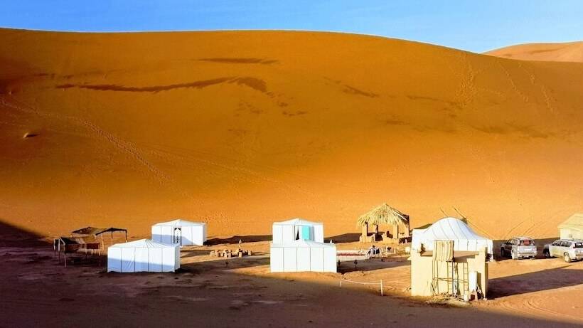 호텔 Erg Chegaga Desert Camp