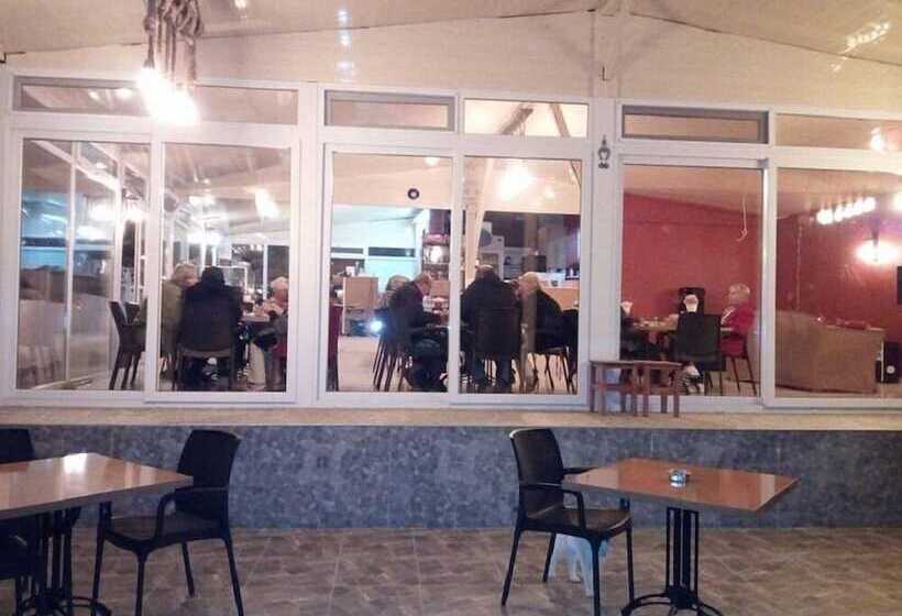 בית מלון כפרי Erkin Beach Club