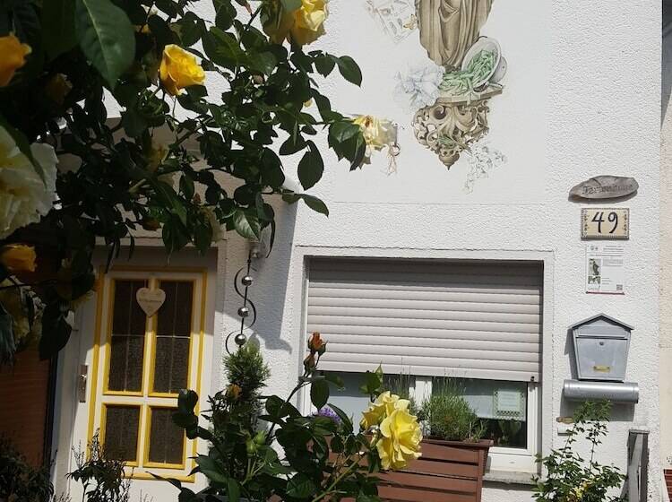 בית מלון כפרי Ferienhaus Am Schloss Sayn