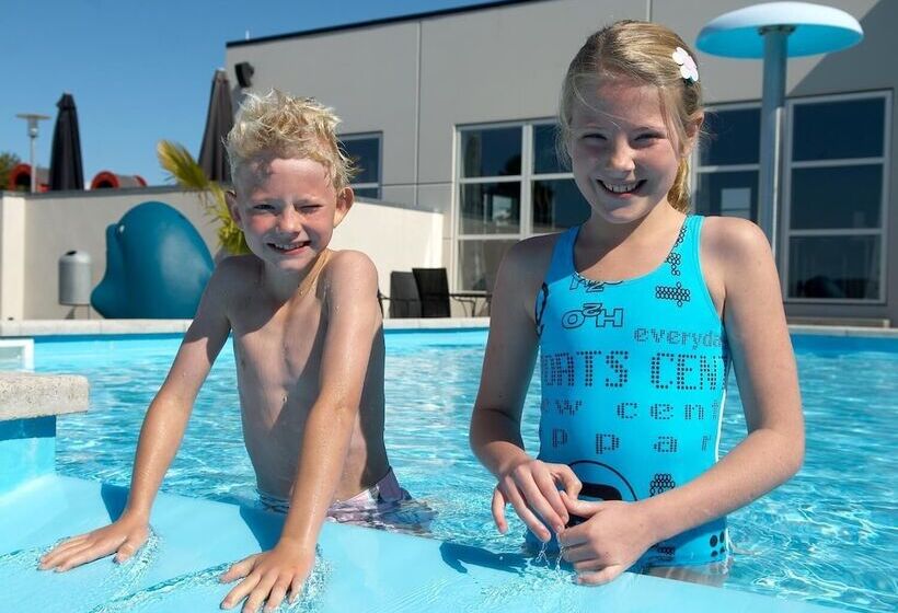 בית מלון כפרי First Camp Bøjden Strand