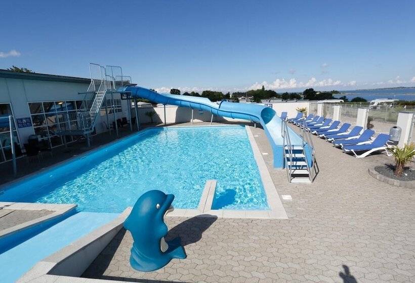 בית מלון כפרי First Camp Bøjden Strand