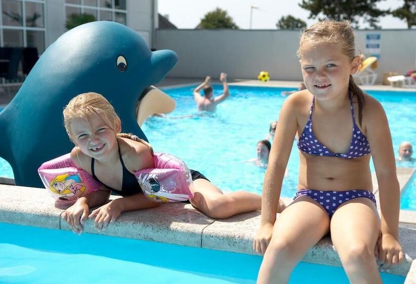 בית מלון כפרי First Camp Bøjden Strand