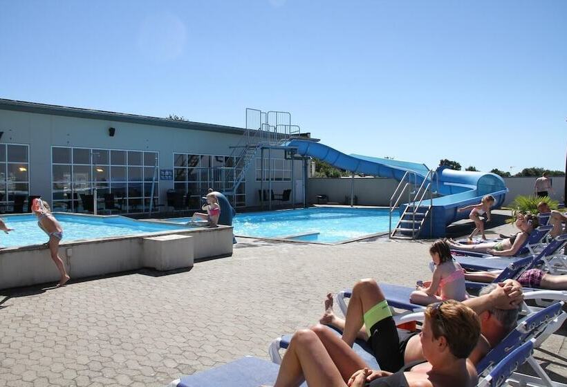 בית מלון כפרי First Camp Bøjden Strand