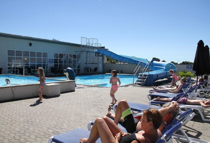 בית מלון כפרי First Camp Bøjden Strand