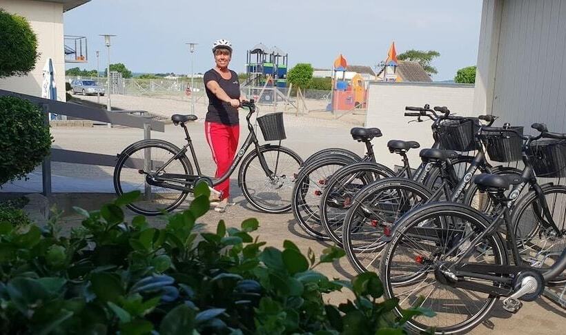 בית מלון כפרי First Camp Bøjden Strand