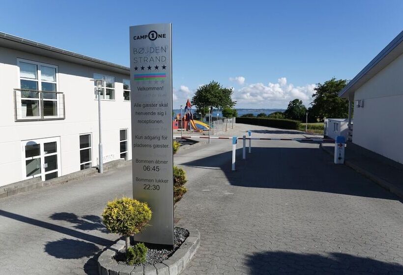 בית מלון כפרי First Camp Bøjden Strand