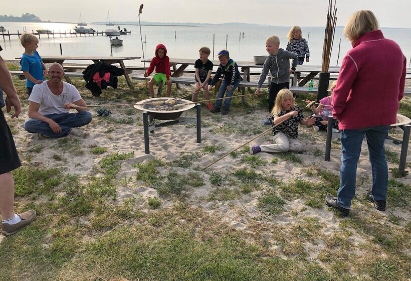 בית מלון כפרי First Camp Bøjden Strand