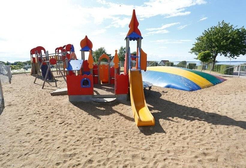 בית מלון כפרי First Camp Bøjden Strand