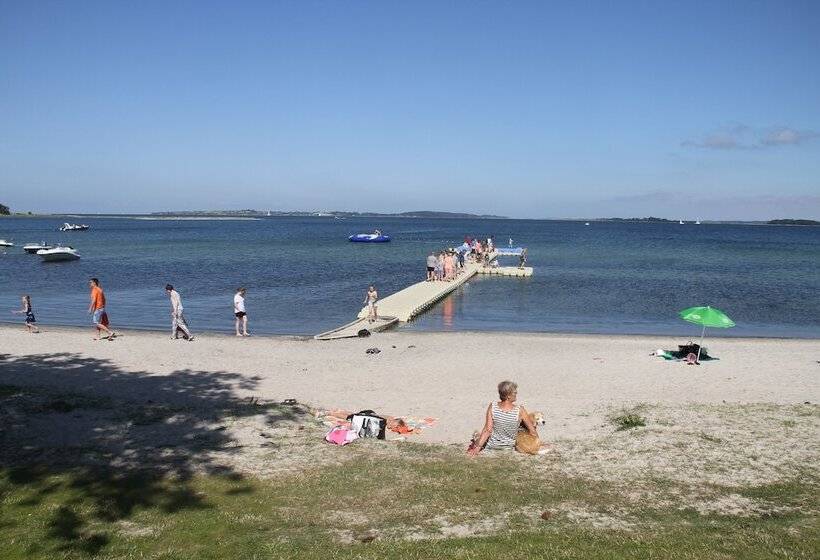 בית מלון כפרי First Camp Bøjden Strand