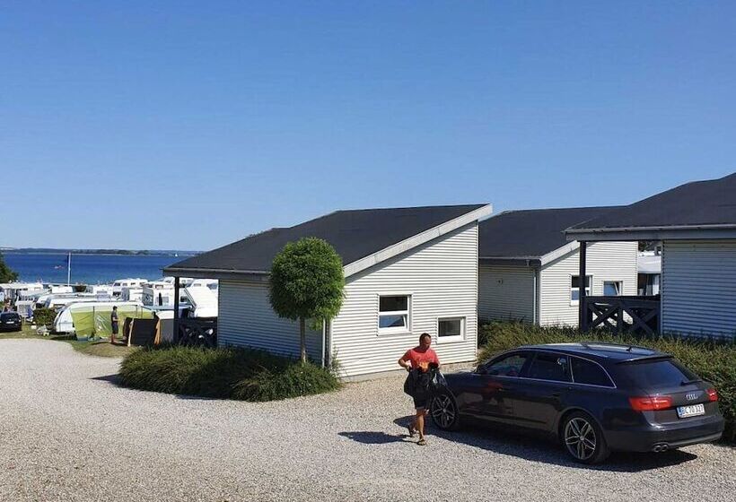 בית מלון כפרי First Camp Bøjden Strand