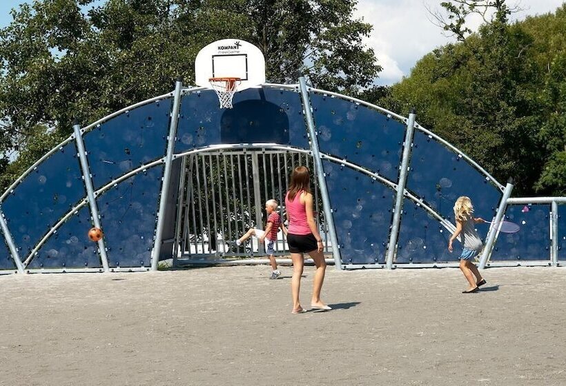 בית מלון כפרי First Camp Bøjden Strand