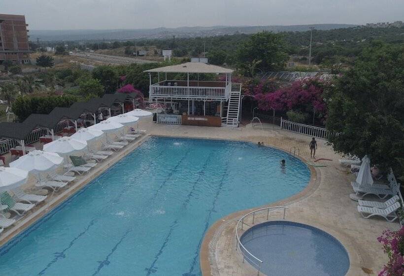 فندق Grand Ada Family