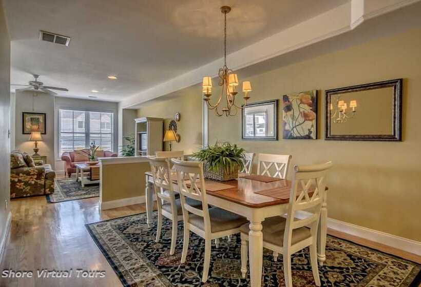 Отель Hemingways By The Sea