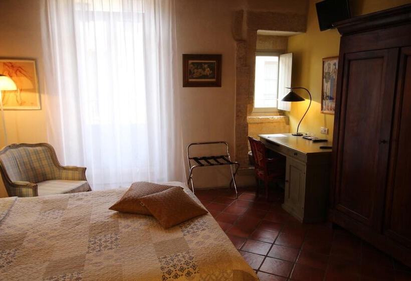 Отель Hostellerie Provençale