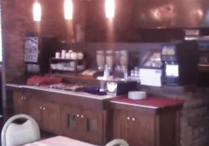 فندق Hôtel Grill Le Coudray Montceaux