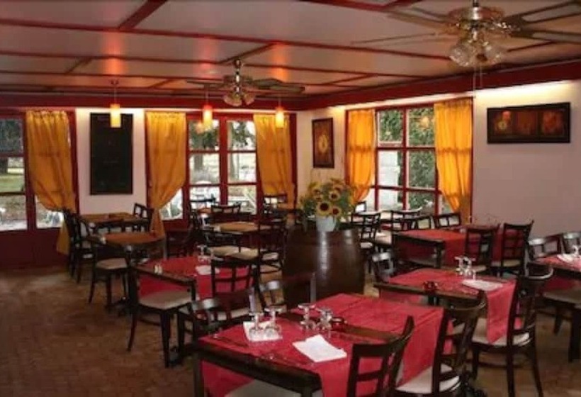 فندق Hôtel Grill Le Coudray Montceaux