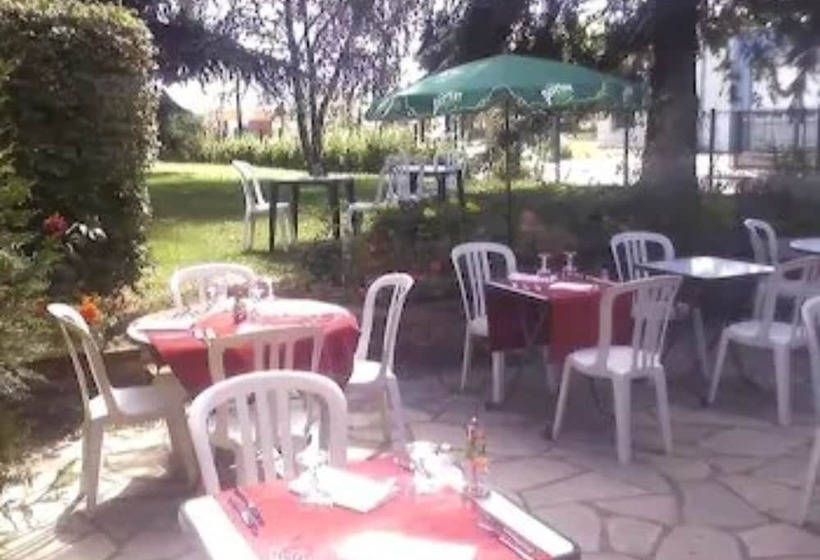 فندق Hôtel Grill Le Coudray Montceaux