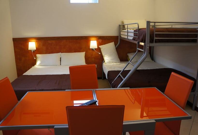 هتل Hôtel Le Dronmi