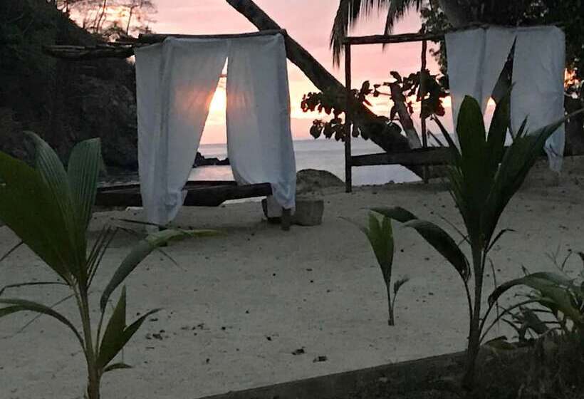 فندق Iguana Beach Eco Resort