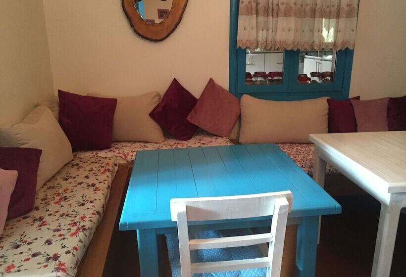 בית מלון כפרי Karaca Dag Evleri