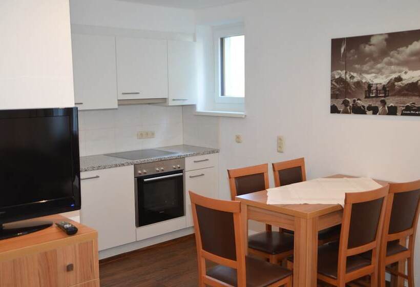 בית מלון כפרי Neue Post Apartments