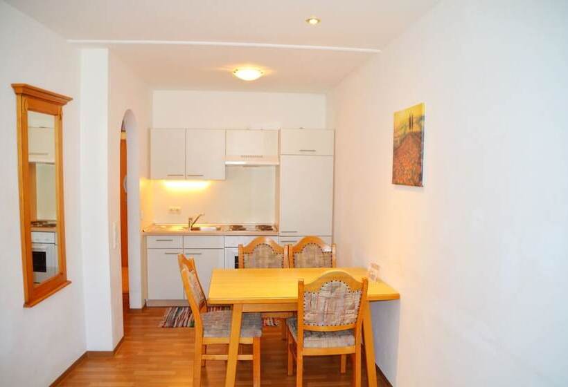 בית מלון כפרי Neue Post Apartments