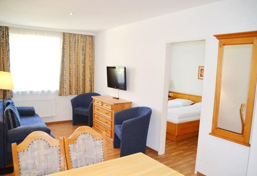 בית מלון כפרי Neue Post Apartments