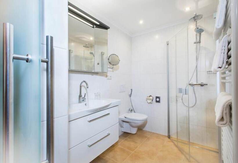 בית מלון כפרי Neue Post Apartments