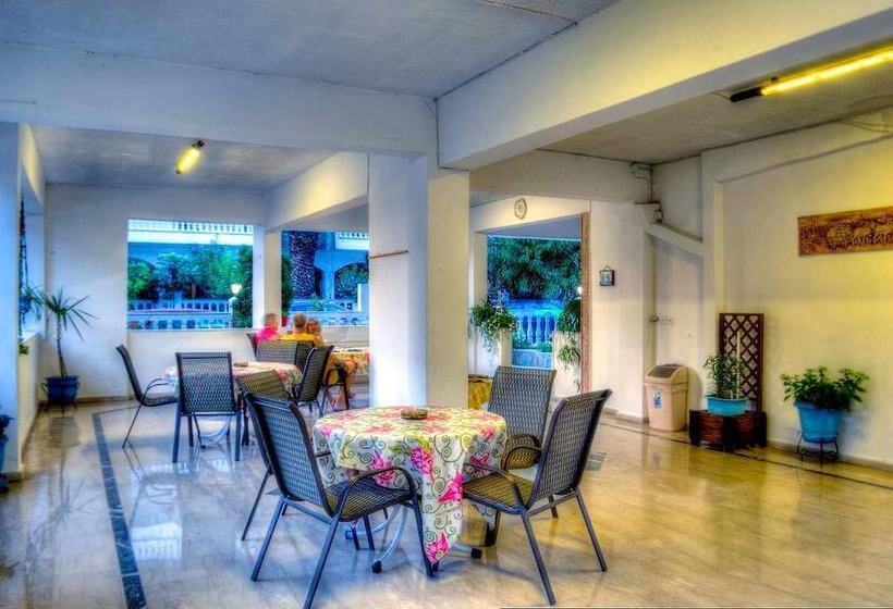 ホテル Niki Apartments