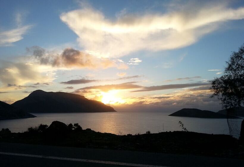 בית מלון כפרי Panormitis Pizanias Houses