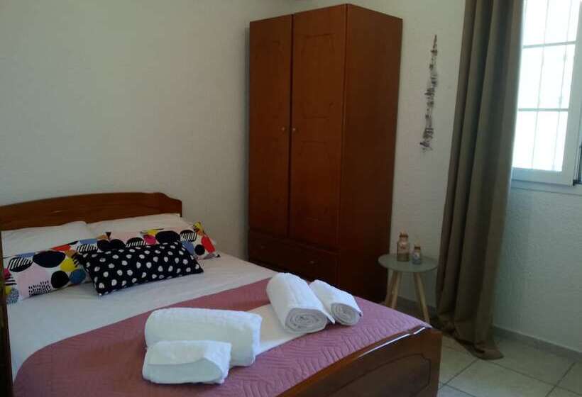 בית מלון כפרי Panormitis Pizanias Houses