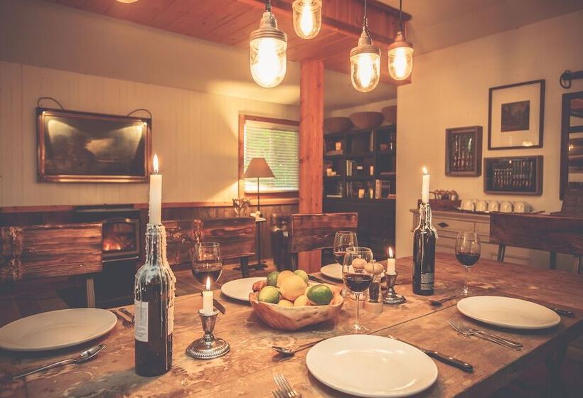 בית מלון כפרי Skeena Spey Riverside Wilderness & Lodge