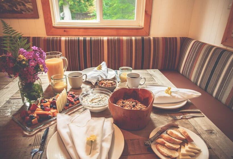 هتل Skeena Spey Riverside Wilderness & Lodge