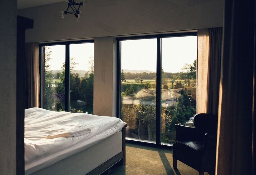 Otel ästad Vingård