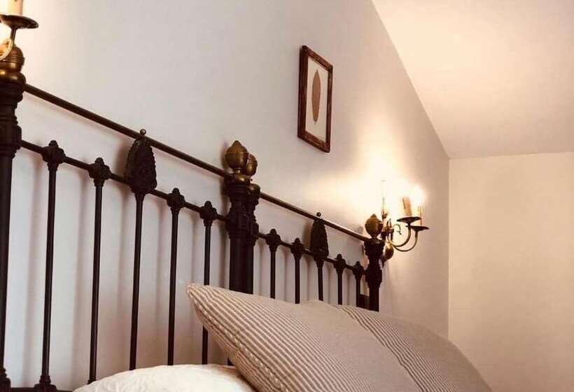 هتل Villa De Cabrales