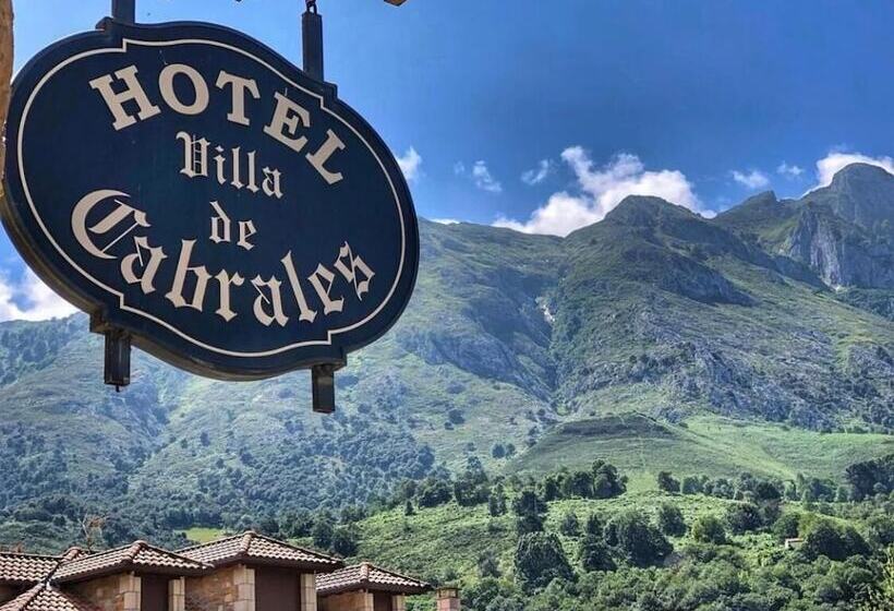 هتل Villa De Cabrales