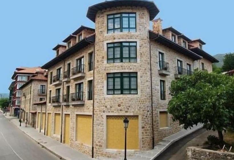 هتل Villa De Cabrales