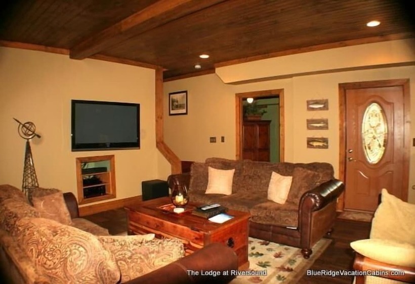 Lodge At Riversound Apartment