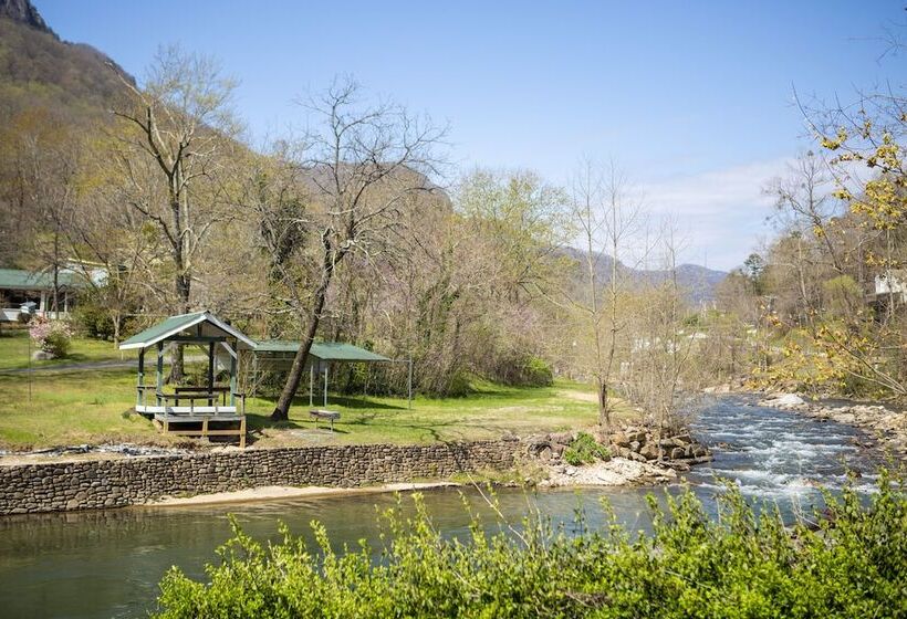 מוטל Chimney Rock Inn