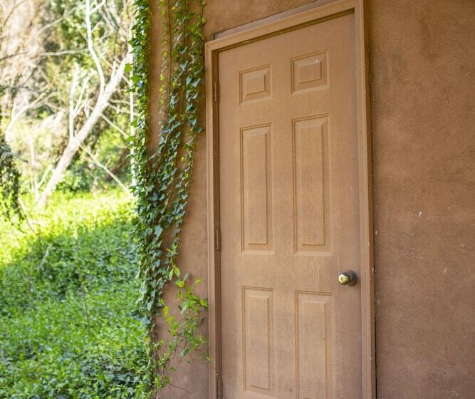 מוטל Chimney Rock Inn