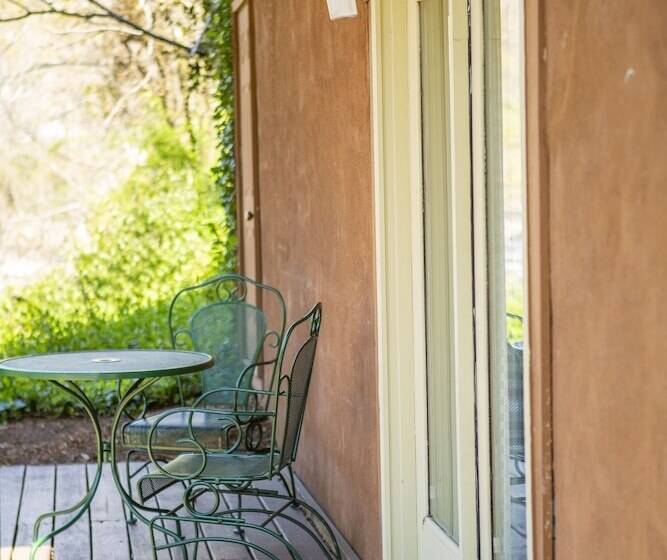 מוטל Chimney Rock Inn