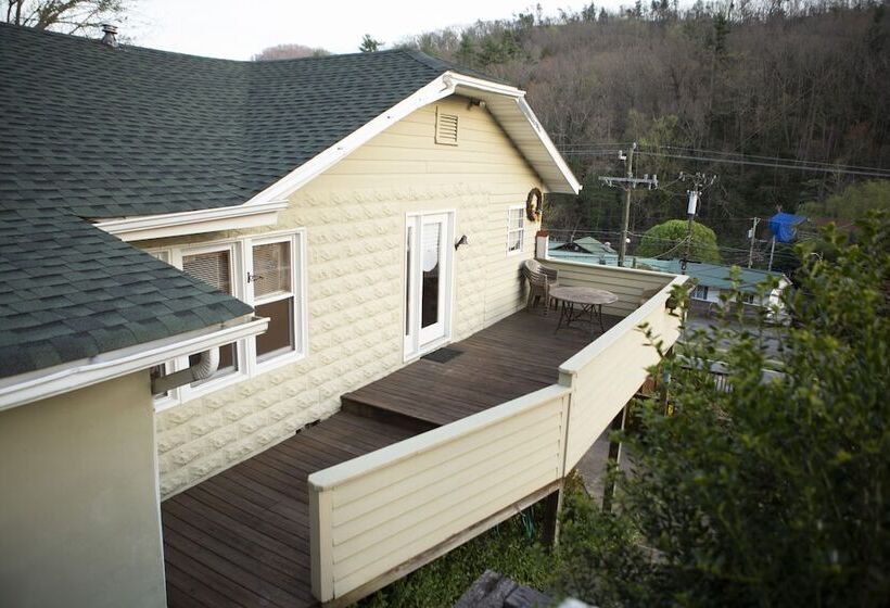 מוטל Chimney Rock Inn