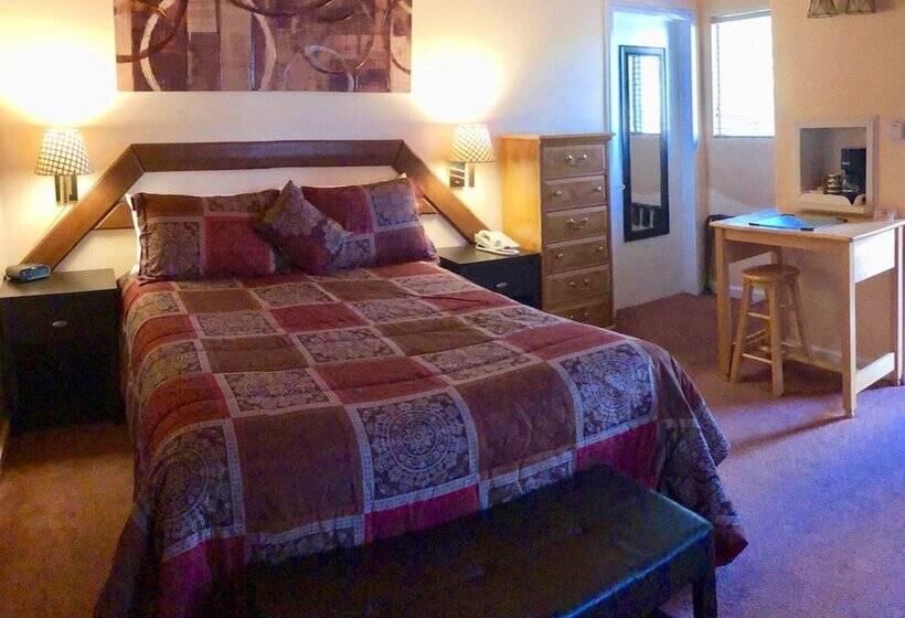 Мотель Giant Oaks Lodge