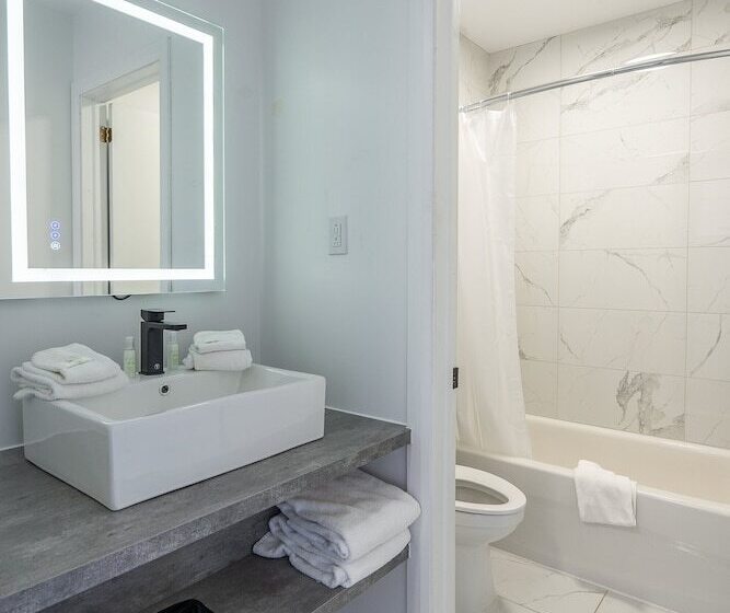 فندق على الطريق Le 2020