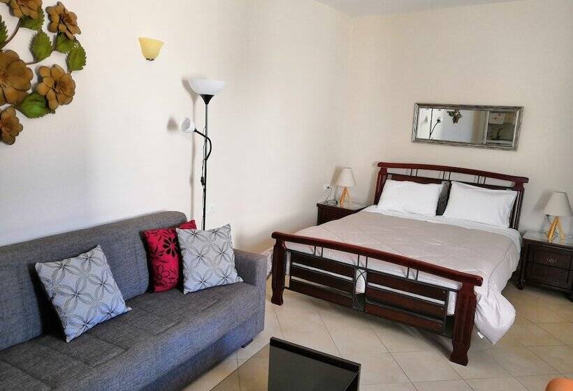 Pension (Hôtel basse catégorie) Artemisia Apartment