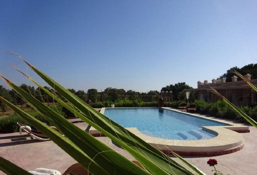 پانسیون Art'gana Lodge