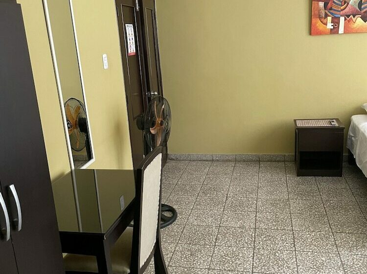 بنسيون Calmelia