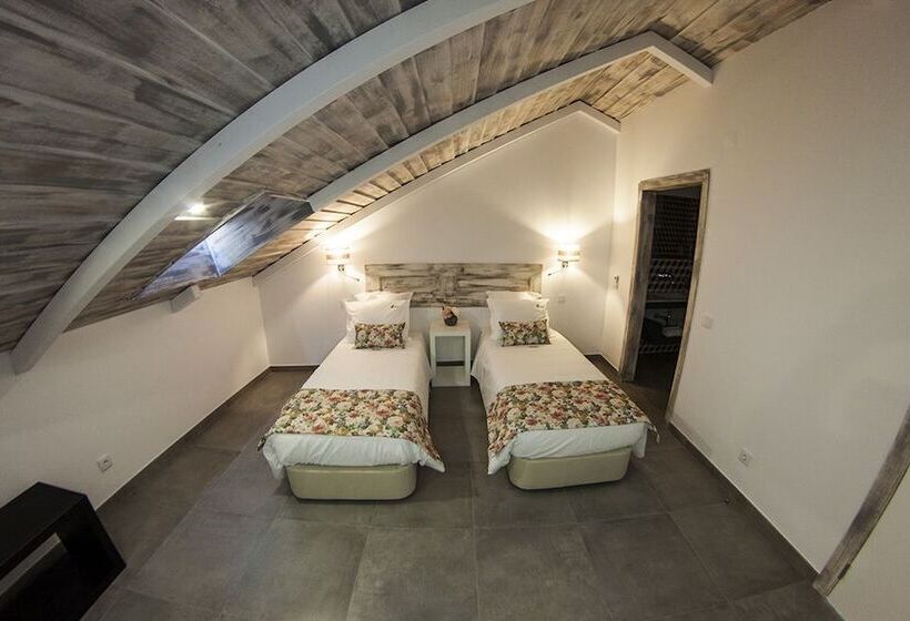 بنسيون Casa Do Adro