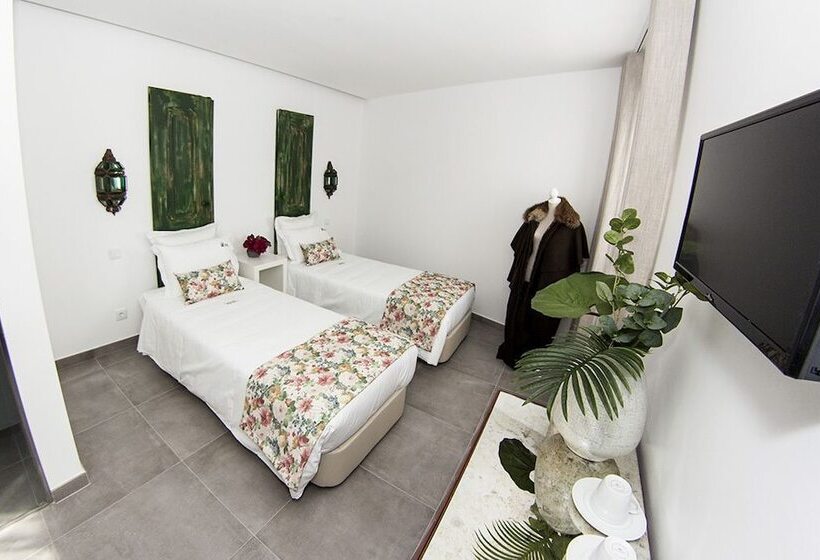 بنسيون Casa Do Adro