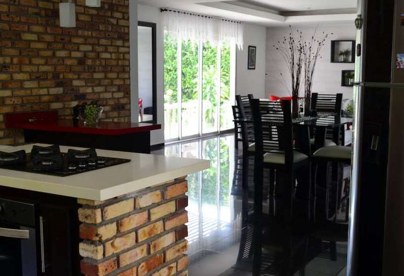 پانسیون Espectacular Chalet Con Piscina